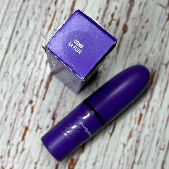 Bundle of Limited Edition MAC Selena Makeup - Picture 8 of 8
